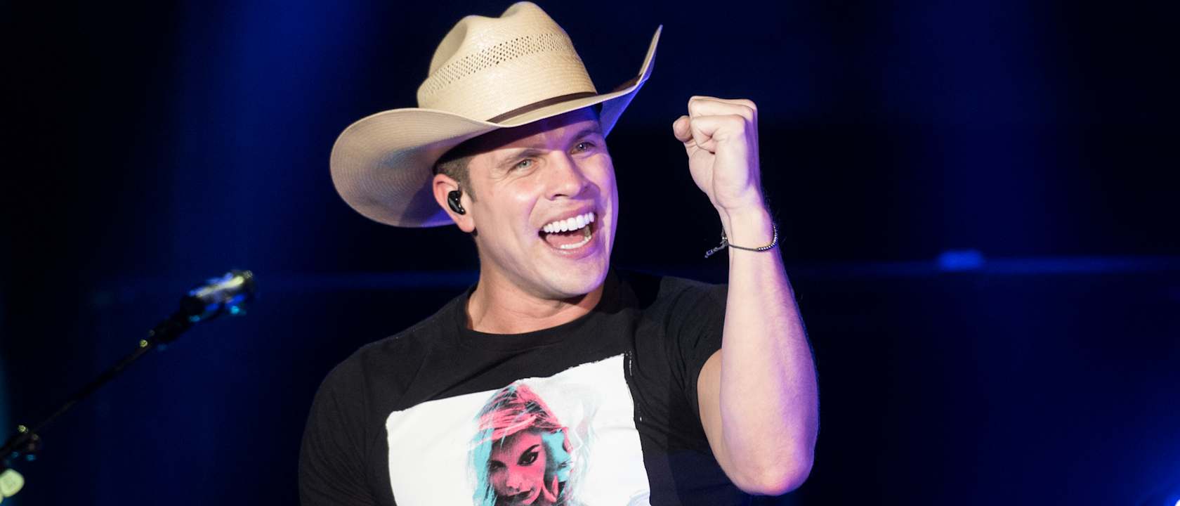 Dustin Lynch Parking