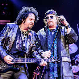 Toto Mountain View tickets - Shoreline Amphitheatre - CA - 08/15 