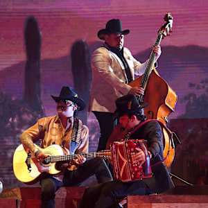 Los Dos Carnales Image