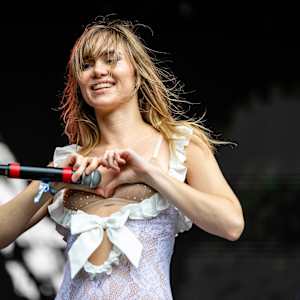 Suki Waterhouse Image