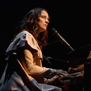 Chantal Kreviazuk Image
