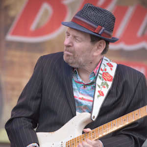 Ronnie Earl Image