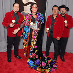 La Santa Cecilia Image