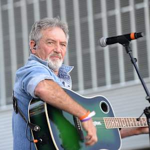 Larry Gatlin Image