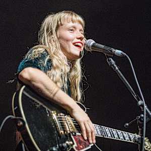 Alice Phoebe Lou Image