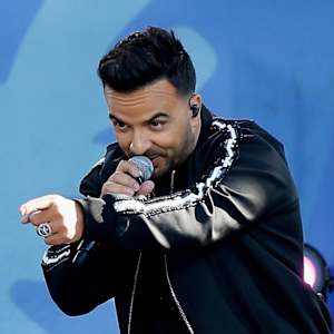 Luis Fonsi Image