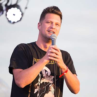 Julian McCullough