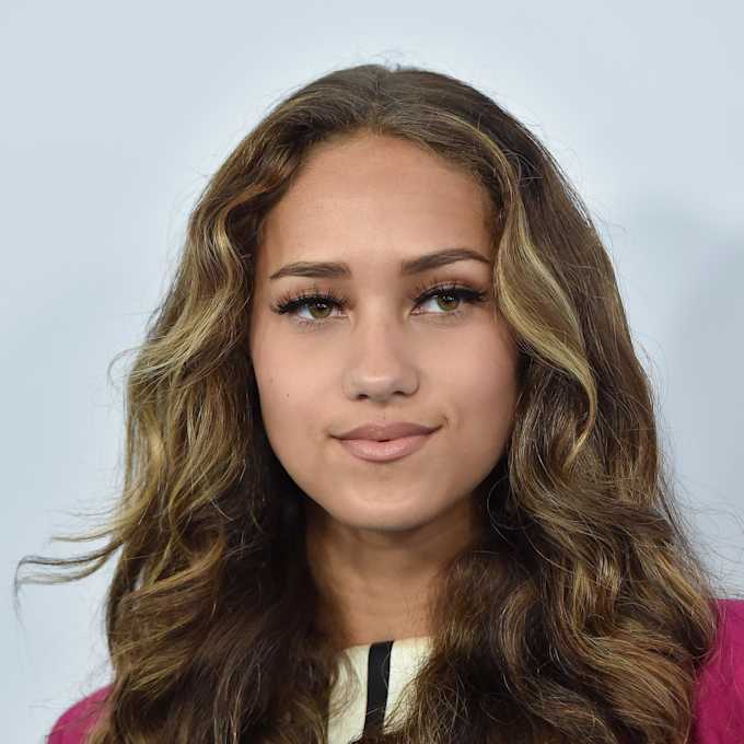 Skylar Stecker