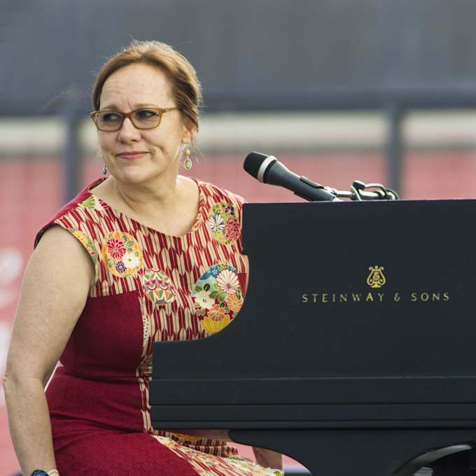 Iris Dement