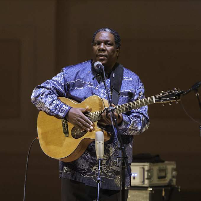 Vusi Mahlasela