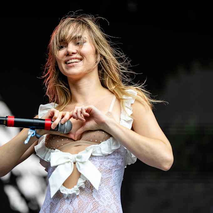 Suki Waterhouse
