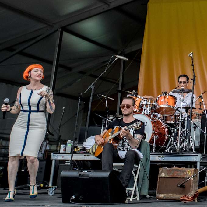 Meschiya Lake and The Little Big Horns