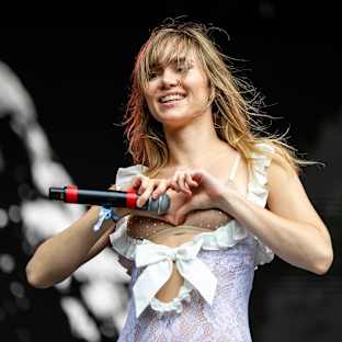 Suki Waterhouse Image
