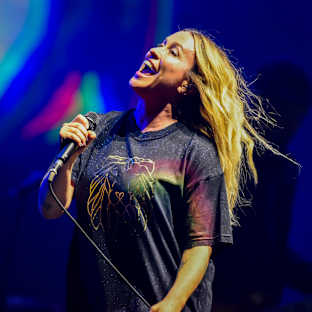 Alanis Morissette Image