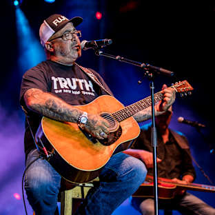 Aaron Lewis and The Stateliners Image