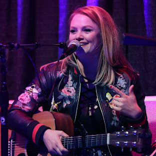 Hailey Whitters Image