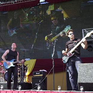 Vertical Horizon Image