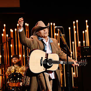 Dwight Yoakam Image