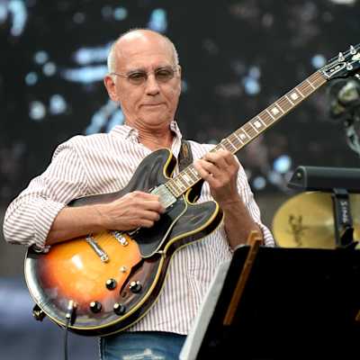 Larry Carlton
